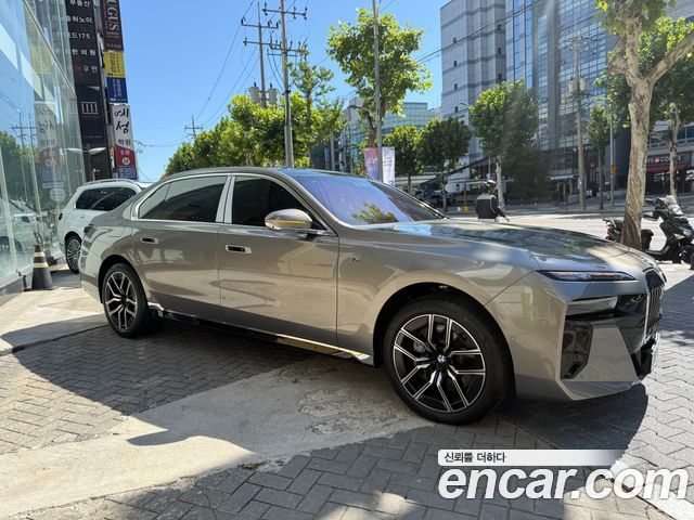BMW 7-Series 740i xDrive M Sport — пробег 550 км — фото 3 из 5