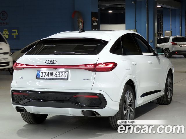 Audi Q5 45 TFSI Quattro Sportback S Line — пробег 15 км — фото 2 из 5