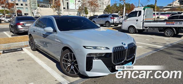 BMW i7 xDrive 60 M sport — пробег 41 700 км — фото 1 из 5