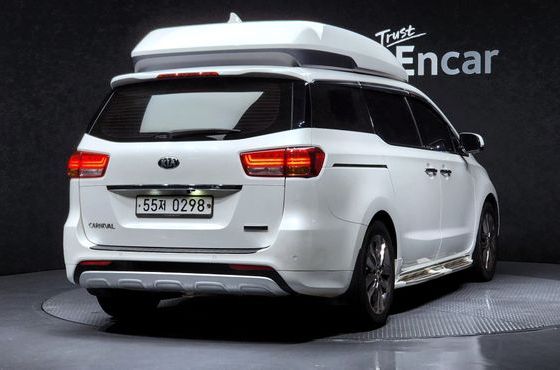 Kia Carnival 9-seater Hi-Limousine Prestige High roof — пробег 143 694 км — фото 2 из 5