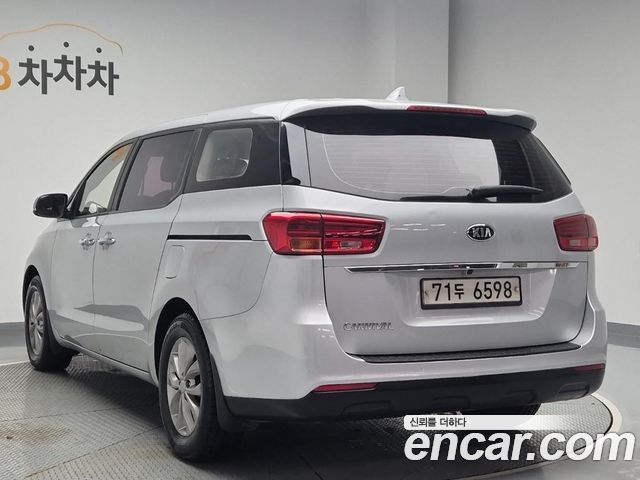 Kia Carnival 11-Seater Deluxe — пробег 168 427 км — фото 2 из 5