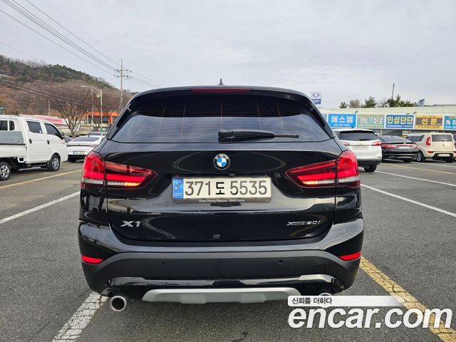 BMW X1 xDrive 20i xLine — пробег 67 700 км — фото 4 из 5