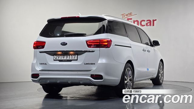 Kia Carnival 7-Seater Limousine VIP — пробег 38 256 км — фото 2 из 5