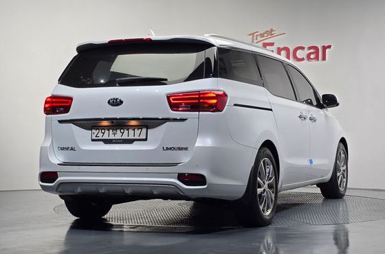 Kia Carnival 7-Seater Limousine VIP — пробег 38 256 км — фото 2 из 5