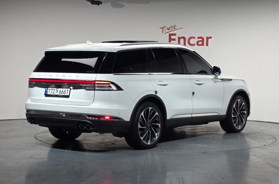 Lincoln Aviator 3.0 Reserve AWD — пробег 22 359 км — фото 2 из 5