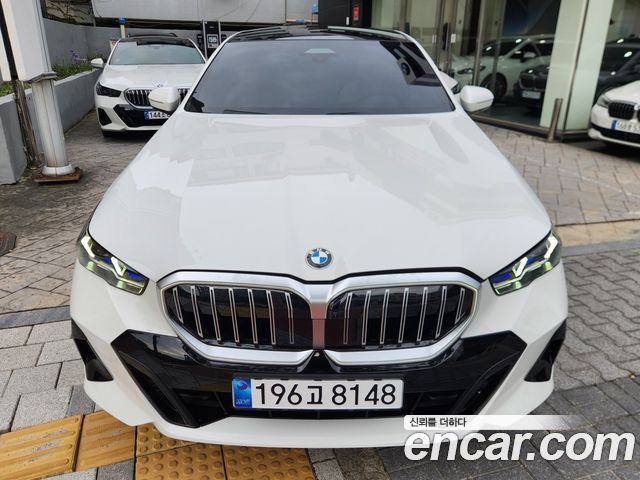 BMW 5-Series 520i M Sport — пробег 1 550 км — фото 3 из 5