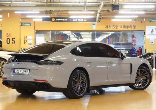 Porsche Panamera 2.9 AWD Platinum Edition — пробег 22 000 км — фото 2 из 5