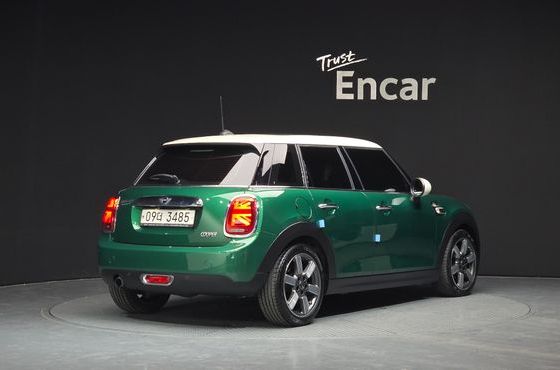 Mini Cooper 5Door 60th Edition 3rd — пробег 65 927 км — фото 2 из 5