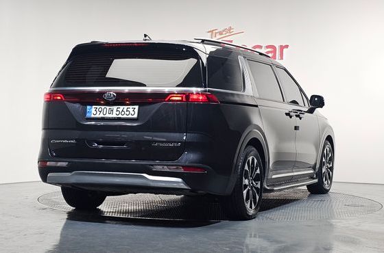 Kia Carnival 7-Seater Signature — пробег 30 030 км — фото 2 из 5
