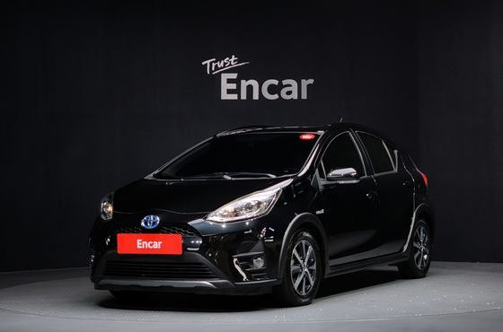 Toyota Prius 1.5 Crossover — пробег 63 888 км — фото 1 из 5