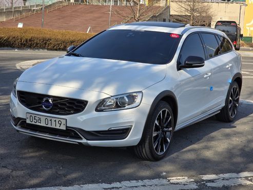 Volvo V60 T5 AWD — пробег 113 000 км — фото 3 из 5