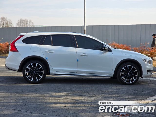 Volvo V60 T5 AWD — пробег 113 000 км — фото 5 из 5