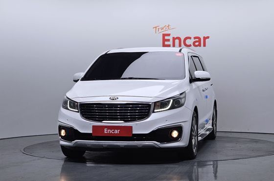 Kia Carnival 7-seater Limousine VIP — пробег 84 742 км — фото 3 из 5
