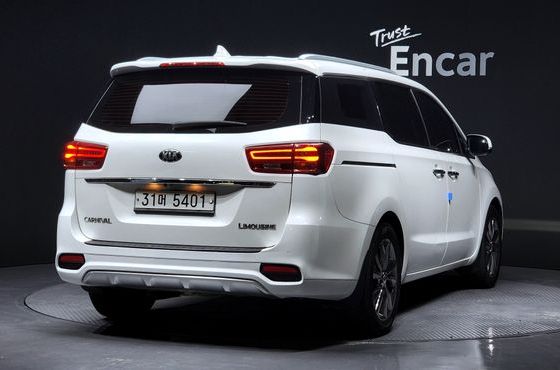 Kia Carnival 7-Seater Limousine VIP — пробег 68 567 км — фото 2 из 5