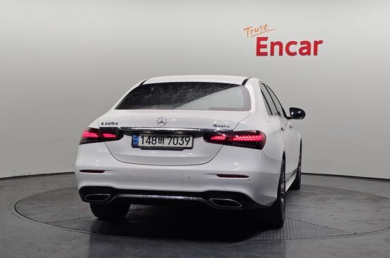 Mercedes-Benz E-Class E220d 4MATIC AMG Line — пробег 73 603 км — фото 4 из 5