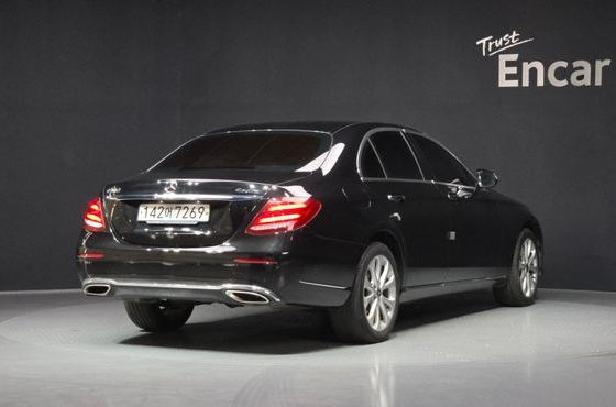 Mercedes-Benz E-Class E300 4MATIC Exclusive — пробег 132 388 км — фото 2 из 5