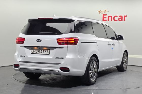 Kia Carnival 7-Seater Limousine VIP — пробег 86 140 км — фото 2 из 5