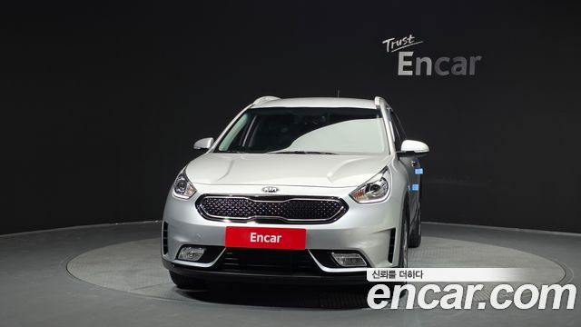 Kia Niro Prestige — пробег 137 964 км — фото 3 из 5
