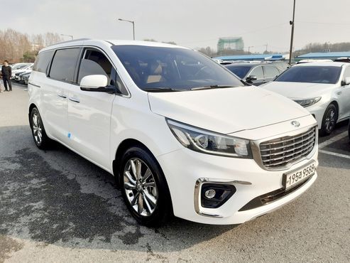 Kia Carnival 9-Seater Prstige — пробег 151 000 км — фото 3 из 5