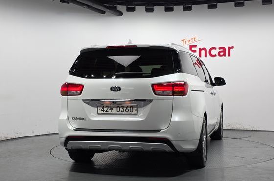 Kia Carnival Gasoline 9-seater Noblesse — пробег 53 100 км — фото 4 из 5