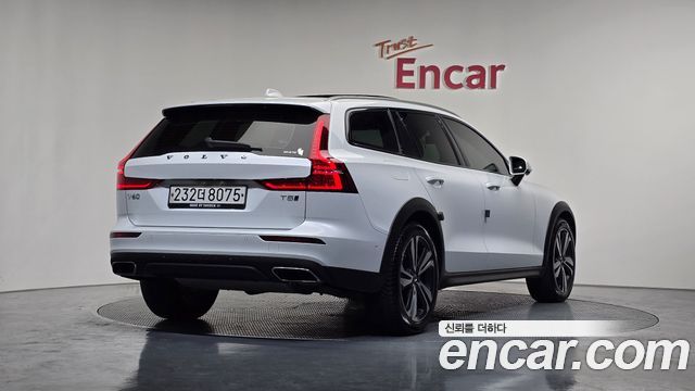Volvo V60 T5 Pro AWD — пробег 71 308 км — фото 2 из 5