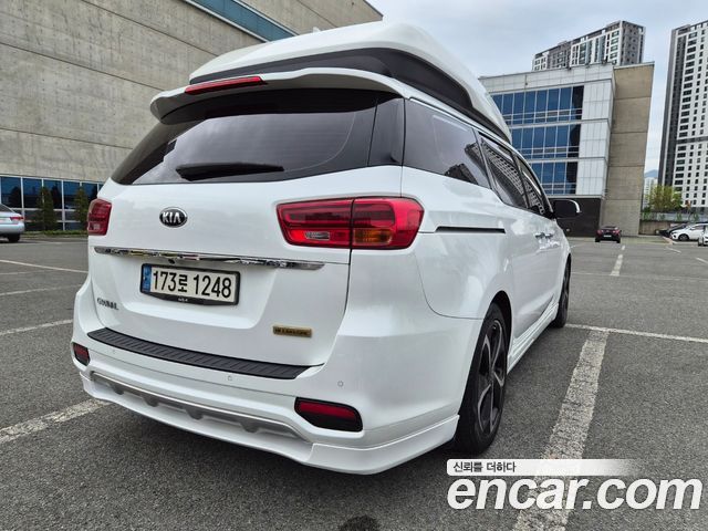 Kia Carnival Gasoline 7-Seater Hi-Limousine President — пробег 161 752 км — фото 4 из 5