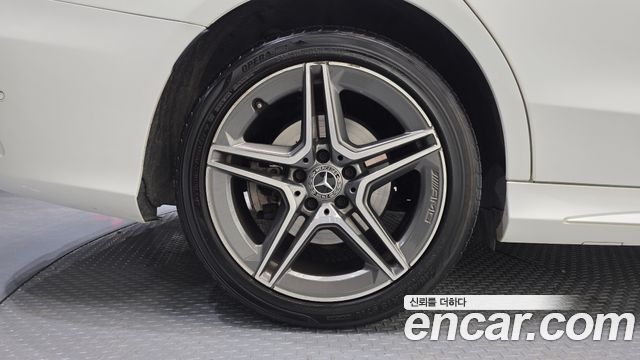 Mercedes-Benz C-Class C300e 4MATIC AMG Line — пробег 71 555 км — фото 5 из 5