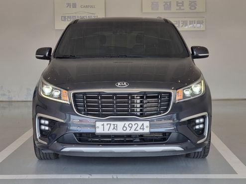 Kia Carnival 7-Seater Limousine VIP — пробег 74 952 км — фото 3 из 5