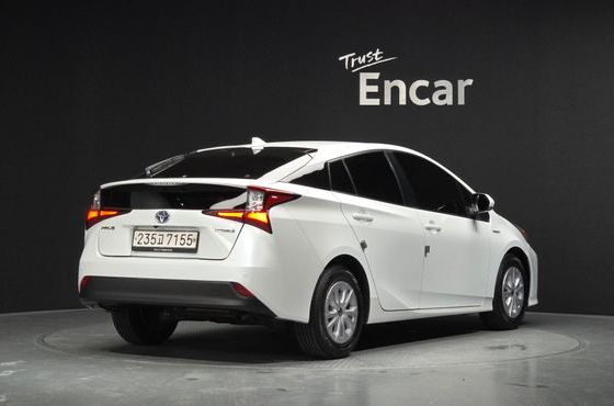 Toyota Prius 1.8 — пробег 56 879 км — фото 2 из 5