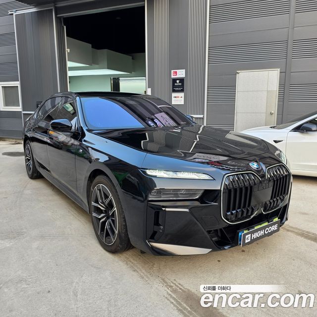 BMW 7-Series 740d xDrive M Sport — пробег 9 800 км — фото 2 из 5