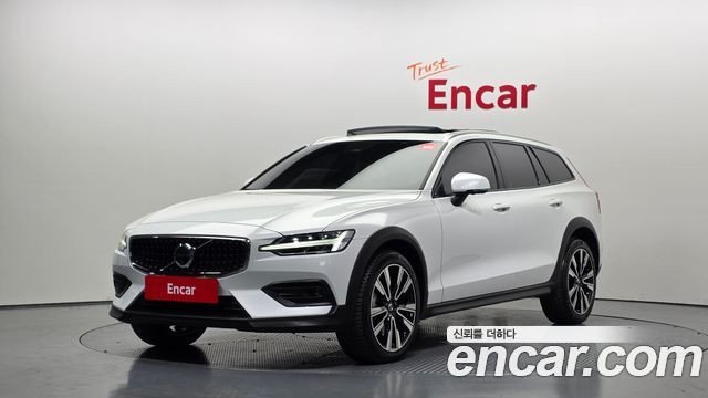 Volvo V60 B5 Ultimate AWD — пробег 17 986 км — фото 1 из 5