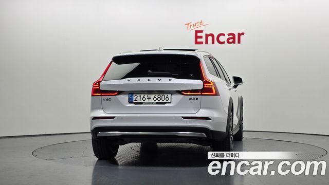 Volvo V60 B5 Ultimate AWD — пробег 17 986 км — фото 4 из 5