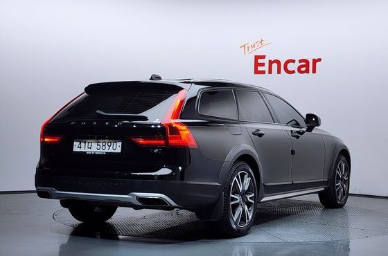 Volvo V90 T5 Pro AWD — пробег 92 527 км — фото 2 из 5