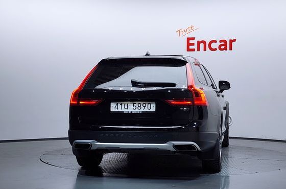 Volvo V90 T5 Pro AWD — пробег 92 527 км — фото 4 из 5