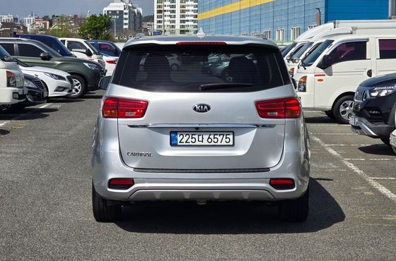 Kia Carnival Gasoline 9-Seater Prestige — пробег 48 955 км — фото 4 из 5