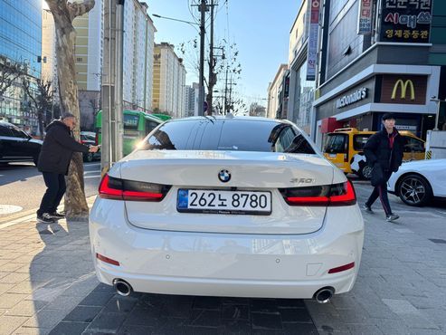 BMW 3-Series 320i M Sport — пробег 2 566 км — фото 4 из 5
