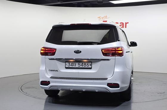 Kia Carnival 9-Seater Prstige — пробег 132 668 км — фото 4 из 5