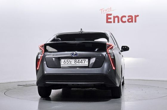 Toyota Prius 1.8 E — пробег 52 349 км — фото 4 из 5