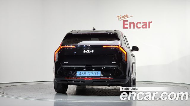 Kia EV3 Standard 2WD GT Line — пробег 33 376 км — фото 4 из 5