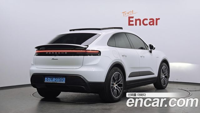 Porsche Macan Base — пробег 9 478 км — фото 2 из 5