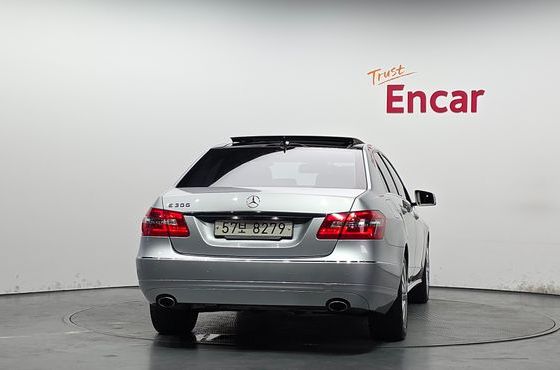 Mercedes-Benz E-Class E300 Elegance — пробег 31 336 км — фото 4 из 5