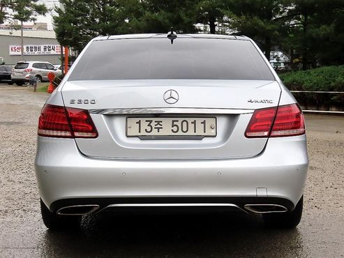 Mercedes-Benz E-Class E300 4MATIC Avantgarde — пробег 135 483 км — фото 4 из 5