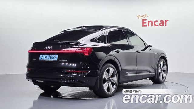 Audi e-tron 55 Quattro Sportback — пробег 88 326 км — фото 2 из 5