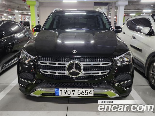 Mercedes-Benz GLE-Class GLE300d 4MATIC — пробег 17 000 км — фото 1 из 5
