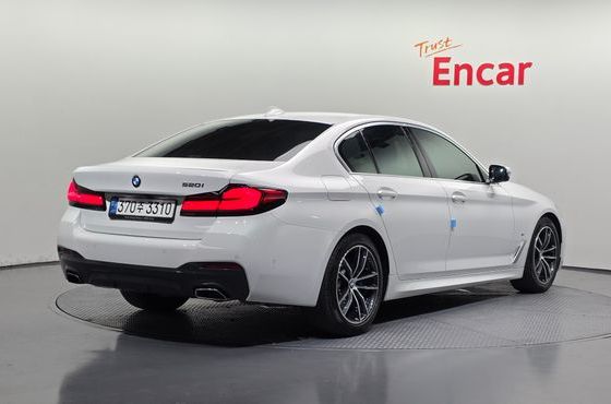 BMW 5-Series 520i M Sport — пробег 76 291 км — фото 2 из 5