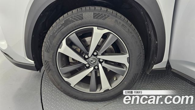 Lexus NX Supreme — пробег 139 779 км — фото 5 из 5