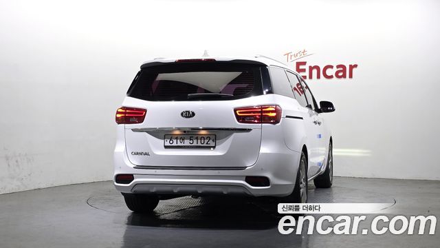 Kia Carnival из Кореи Encar