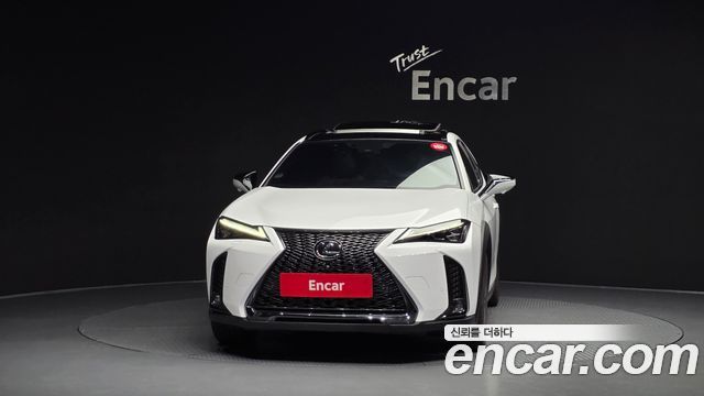 Lexus UX 2.0 F-Sport 2WD — пробег 48 470 км — фото 3 из 5