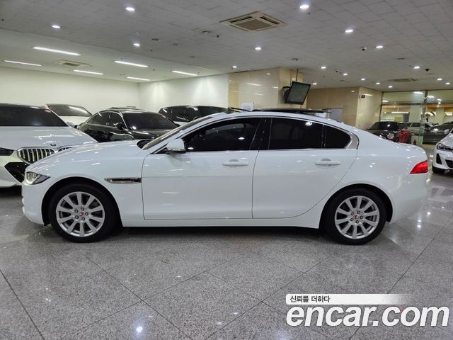 Jaguar XE 20d Perstige AWD — пробег 107 567 км — фото 3 из 5