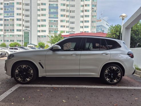 BMW iX3 M Sports — пробег 26 500 км — фото 2 из 5